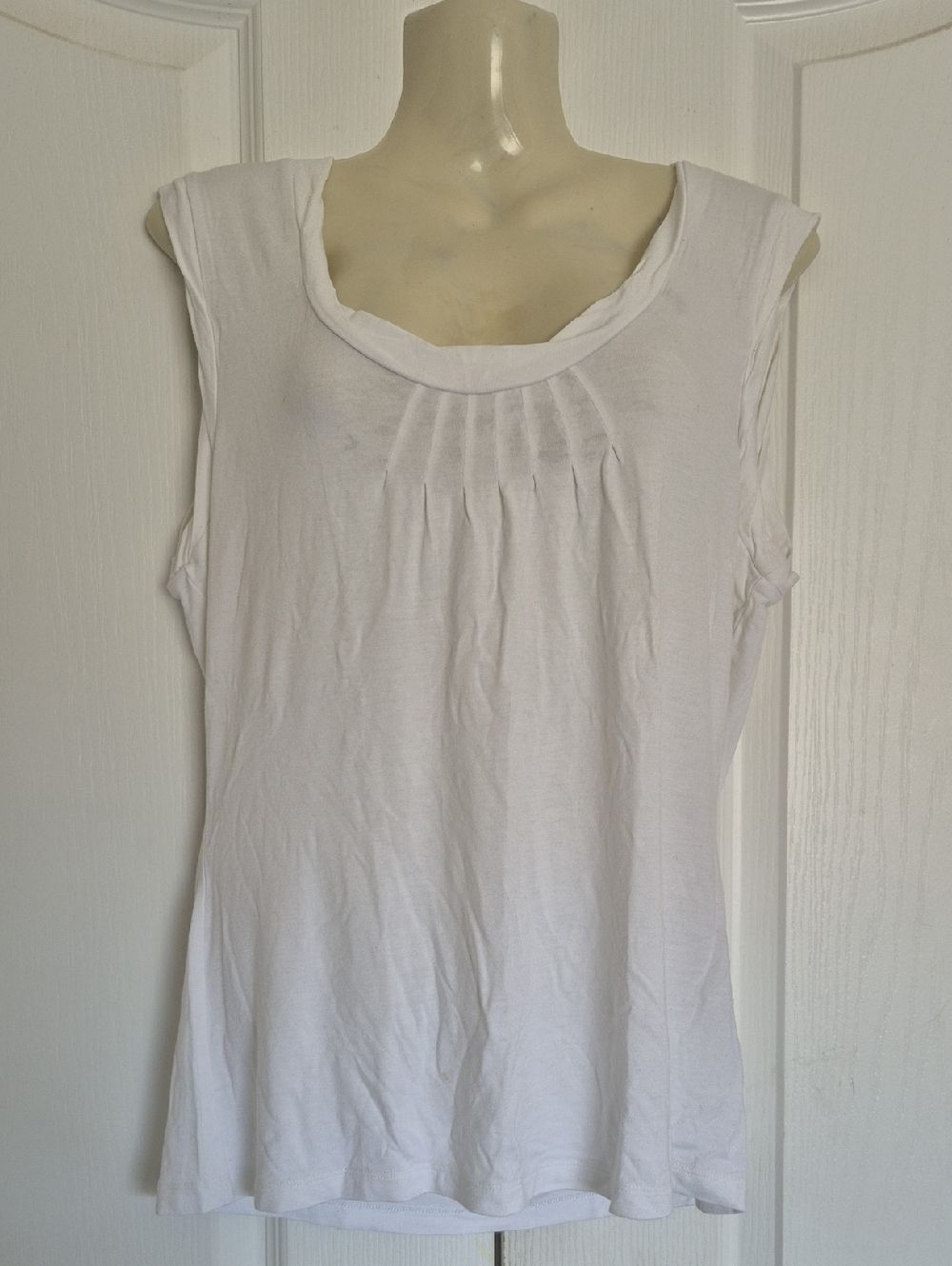 Danier White Sleeveless Scoop-Neck Tank